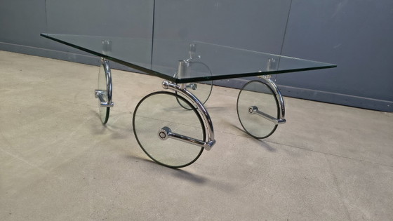 Image 1 of Table basse en verre à roulettes, années 1980