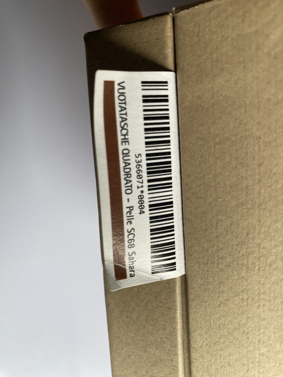 Image 1 of Poltrona Frau vierkante lege zak