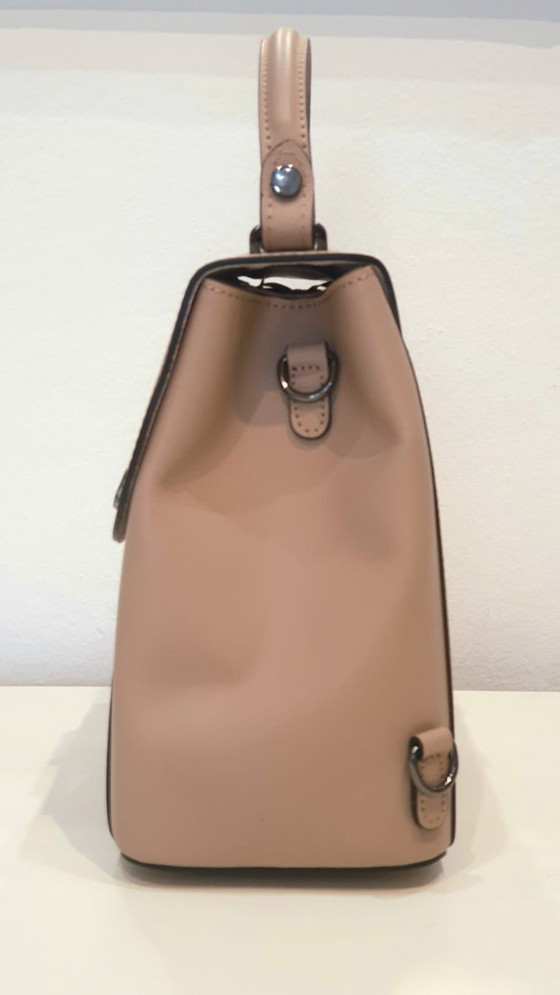 Image 1 of Gisèle 39 Ledertasche, die sich in einen „Venus“-Rucksack verwandeln lässt. Neu