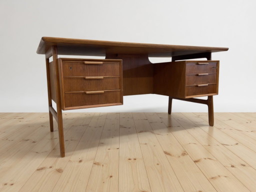 Scrivania Gunni Omann modello 75 in teak, anni '60.
