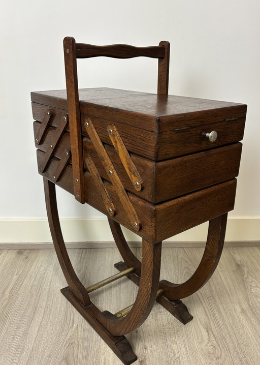 Vintage Nähkasten/Nähschrank aus Holz mit Beinen, 50-60