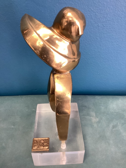 David Marshall sculptuur, massief messing, acryl voetstuk