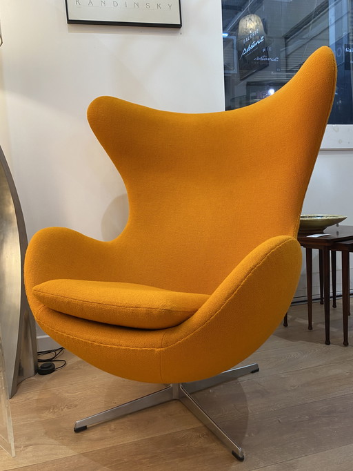 Egg Chair by Arne Jacobsen, Fritz Hansen edition