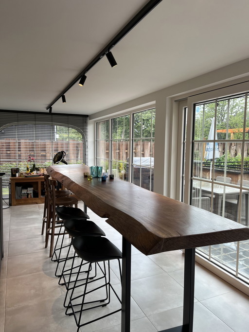Table longue moderne (bar)
