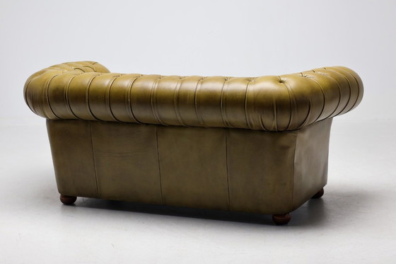 Image 1 of Vintage Chesterfield bank uit het midden van de 20e eeuw, gemaakt van zeegroen leer.