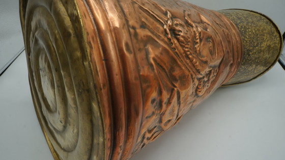 Image 1 of Soporte para paraguas de cobre antiguo, cubo de carbón para pellets, kit de pellets con relieve de Rembrandt