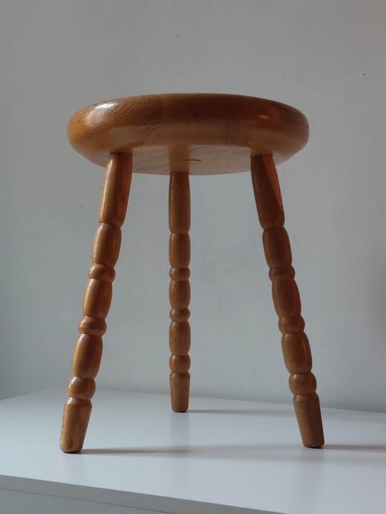 Image 1 of Sgabello vintage in legno di metà secolo, seduta spessa, gambe tornite