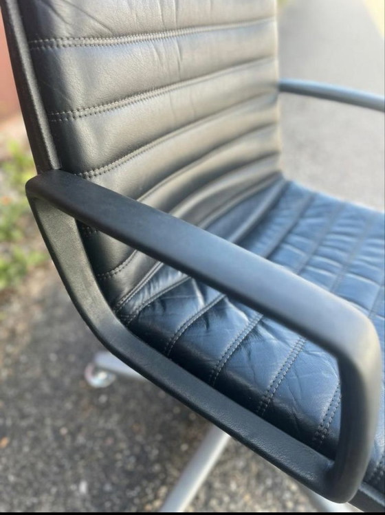 Image 1 of Eurosit Bürostuhl, schwarzes Leder, Metallgestell