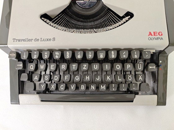Image 1 of Machine à écrire AEG Olympia Traveller de Luxe S
