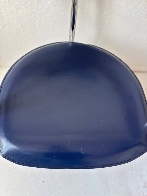 Image 1 of Sillas Stiletto en cuero azul de Arrben con estructura cromada