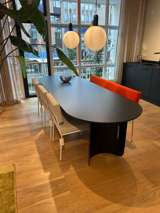 FÉST Plateau dining table 280