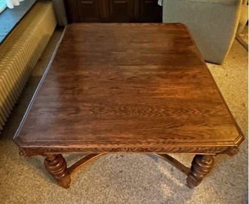 Mechelse salontafel renaissance stijl met vier leeuwenkoppen
