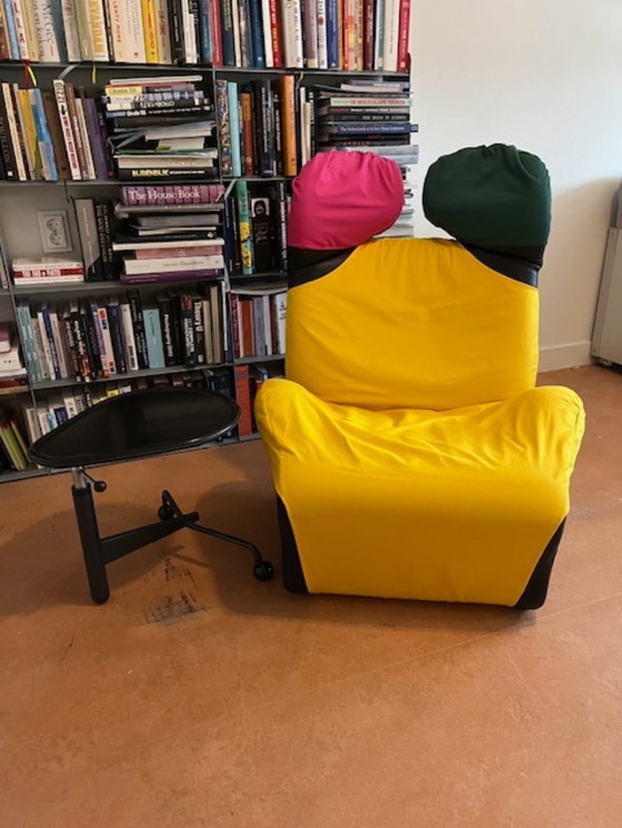 Image 1 of Fauteuil Wink de Toshiyuki Kita pour Cassina, avec table d'appoint « Kick »