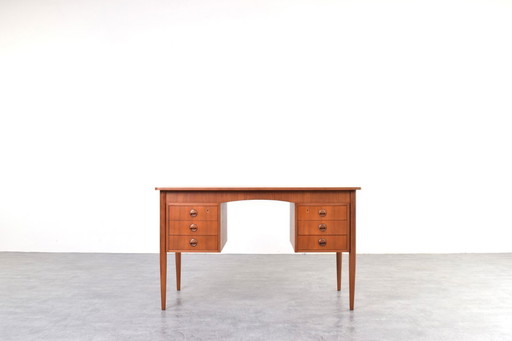 Deens teakhouten bureau uit het midden van de 20e eeuw, jaren 60.
