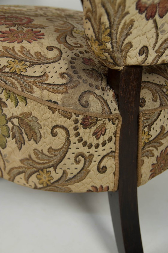 Image 1 of Een paar art deco fauteuils van gebogen hout met originele bloemenbekleding, circa jaren 1930.