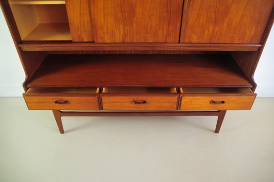 Image 1 of vintage Deens dressoir high board