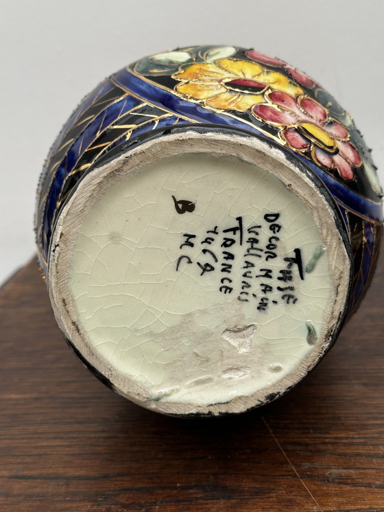 Image 1 of Kleine vaas boule signé Vallauris decor fleuri et ciselé rehaussé of H 22 cm