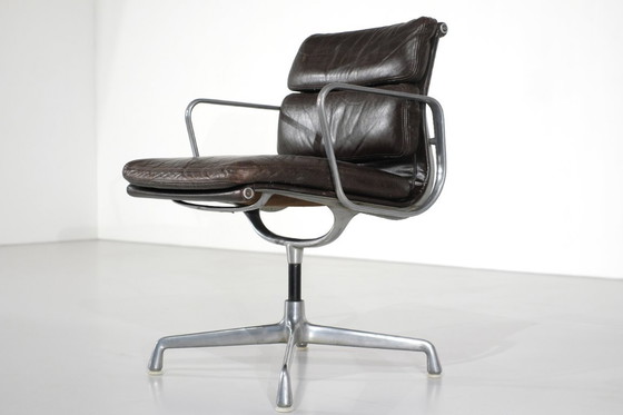 Image 1 of Softpad EA208 van Charles en Ray Eames voor Le mobilier International - jaren 60