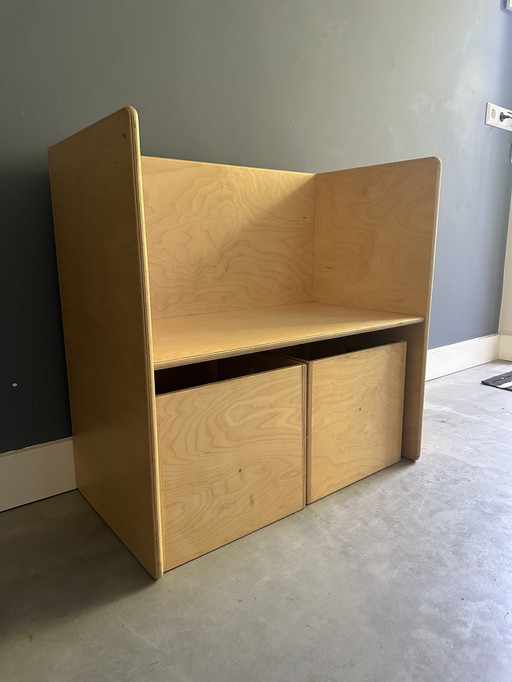 Chaises cubiques avec bureau/table