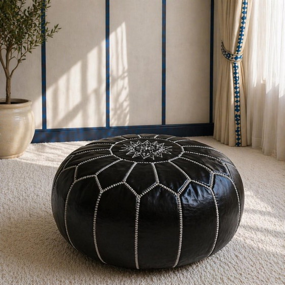 Image 1 of Pouf in pelle realizzati a mano