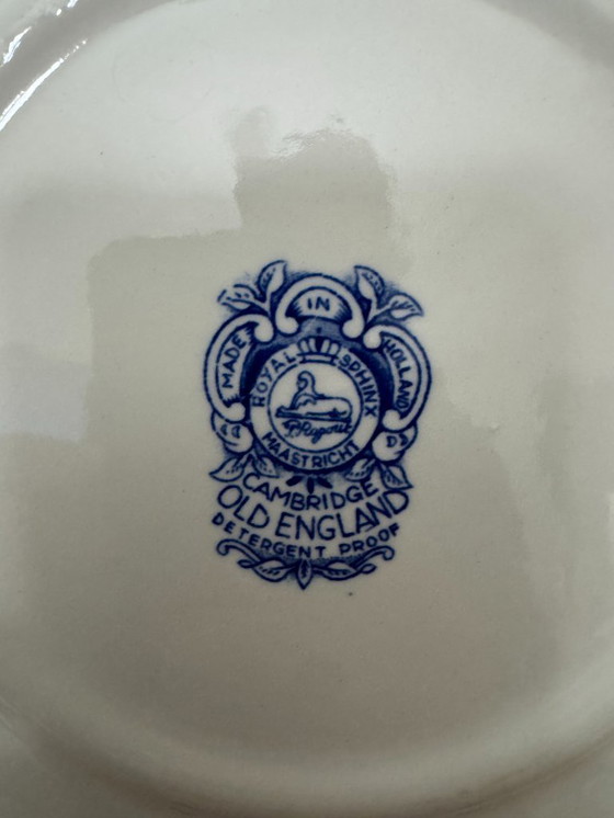 Image 1 of Plat de service Royal Sphinx « Cambridge, Old England » en parfait état