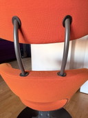 Varier Stokke Peel Oranje met hocker