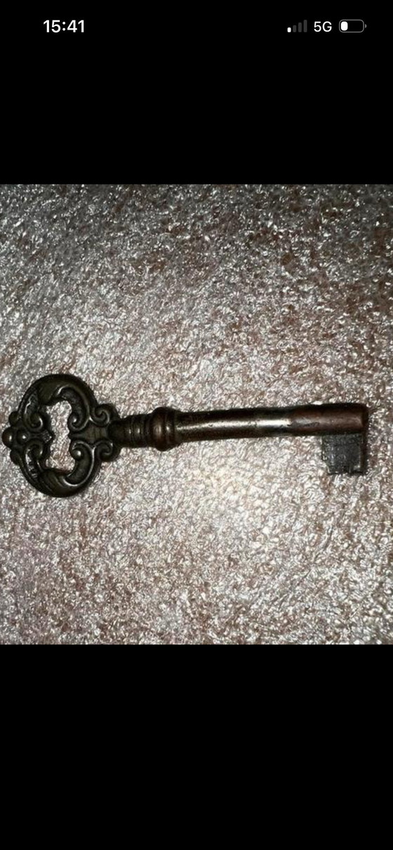 Image 1 of Barocker Bauchschrank