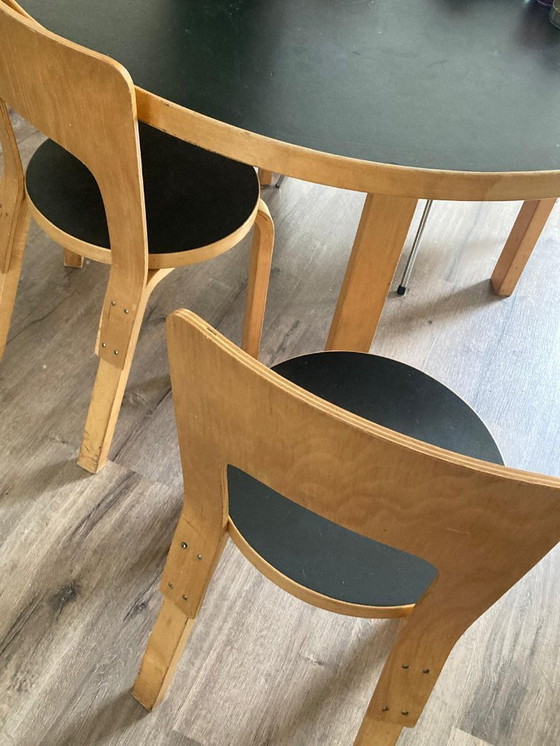 Image 1 of Table de salle à manger Alvar Aalto avec 4 canapés