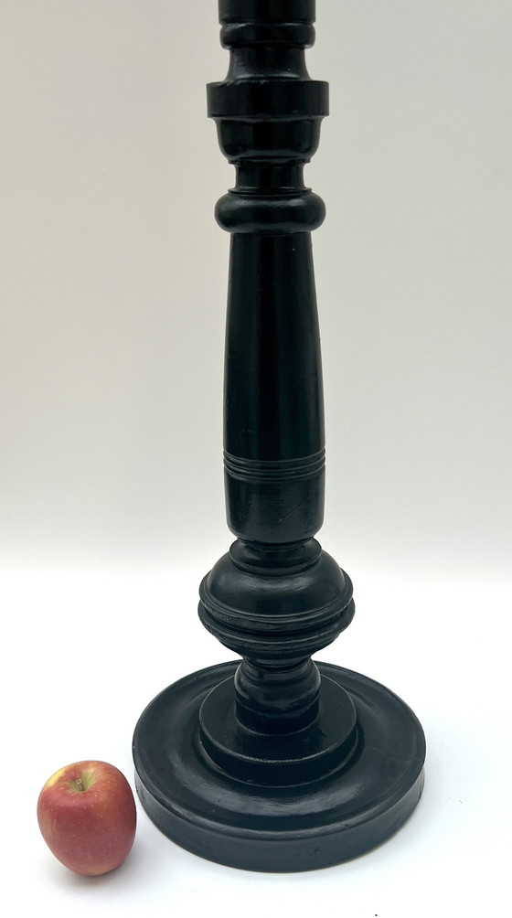 Image 1 of Gran candelabro/lámpara de pie antigua de madera, pintada de negro, aprox. 70 cm.