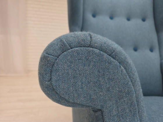 Image 1 of Años 60, diseño danés de Fritz Hansen, sillón retapizado con taburete, modelo 8023.