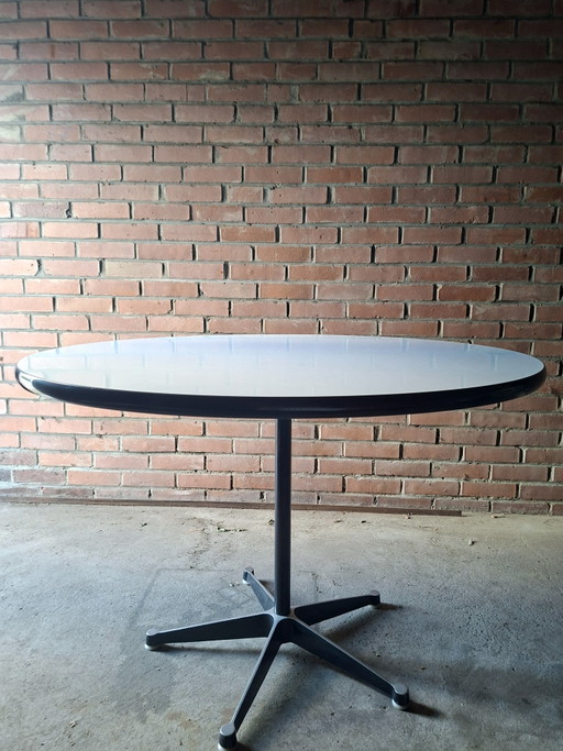 Eames Tisch 650 – Herman Miller, tafels, Plastic, Aluminium