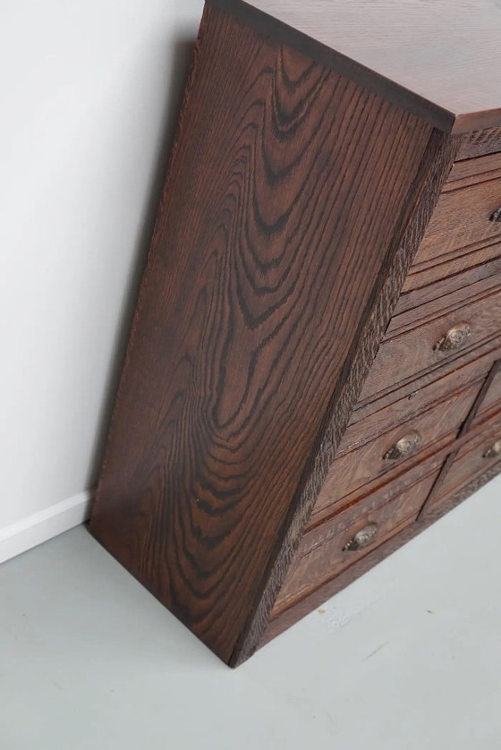 Image 1 of Französischer, restaurierter Apotheker-/Eisenwarenschrank aus Eiche, 1920er/1930er Jahre