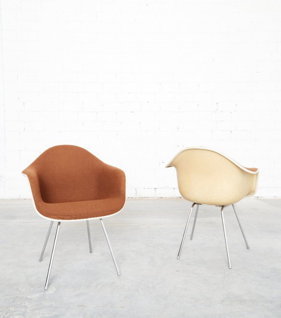 Off-White Dax Fiberglass Chair by Charles & Ray Eames for Vitra – Side chairs (photo 17 of 20)