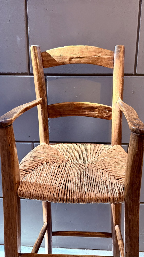 Uniek hoog rietenstoeltje – Eetkamerstoelen, Wicker, Wood (photo 3 of 9)