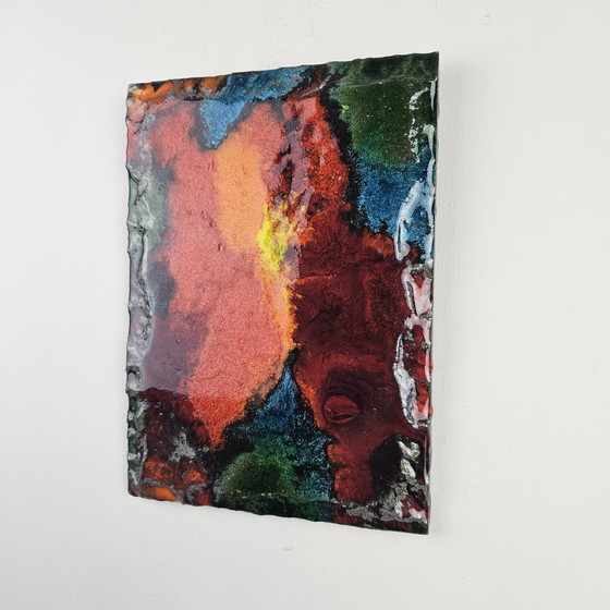 Image 1 of Targa murale antica della Germania Ovest in pietra lavica, realizzata da Vulkan Keramik / Ostara Fliesen. Colori: rosso, giallo,