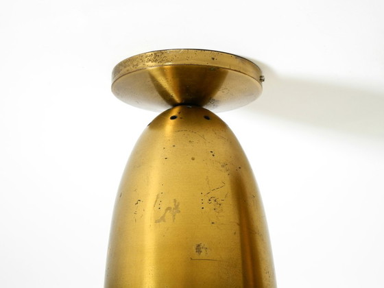 Image 1 of Une paire de grands plafonniers originaux en laiton, de style moderne du milieu du siècle.