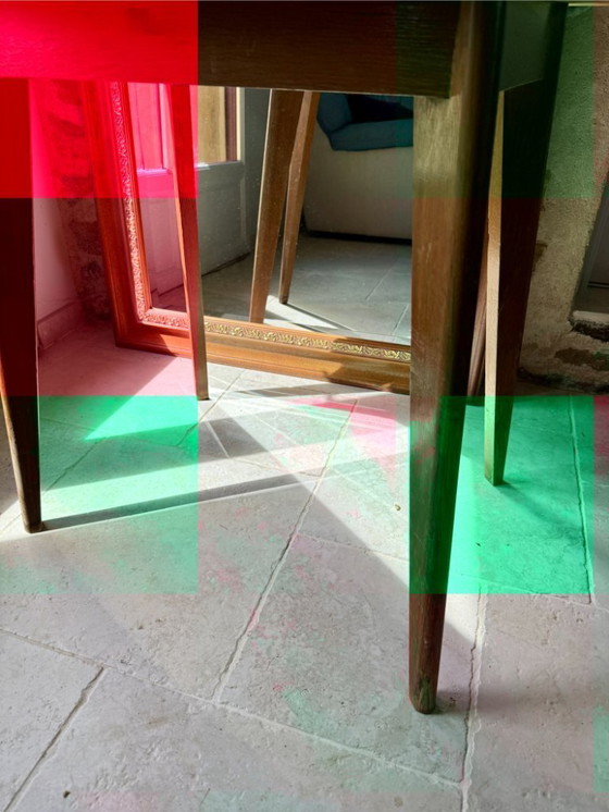 Image 1 of Tavolo in laminato - Gambe in legno a forma di bussola