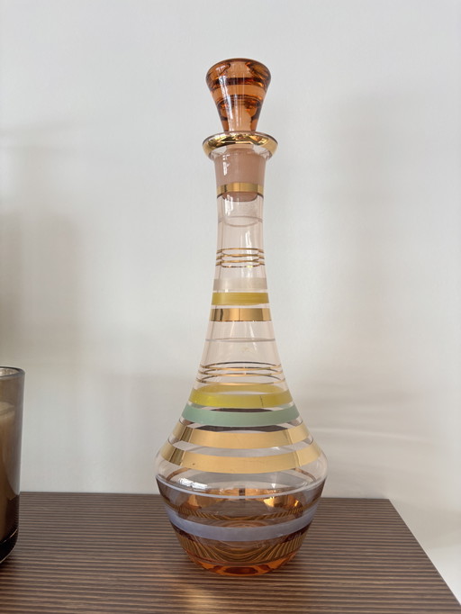 Decoratieve Boheemse Glazen Karaf met Gouden en Kleurbaden — Vintage Midden-Europees Glas