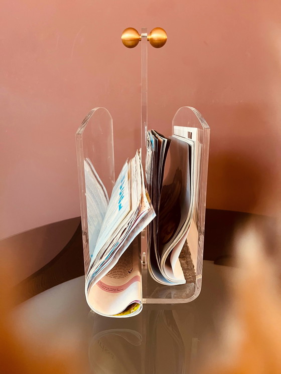 Image 1 of Zeitschriftenständer aus Plexiglas entwerfen