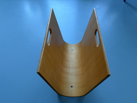 Image 1 of Porte-revues vintage en bois de bouleau courbé, style « Alvar Aalto ».