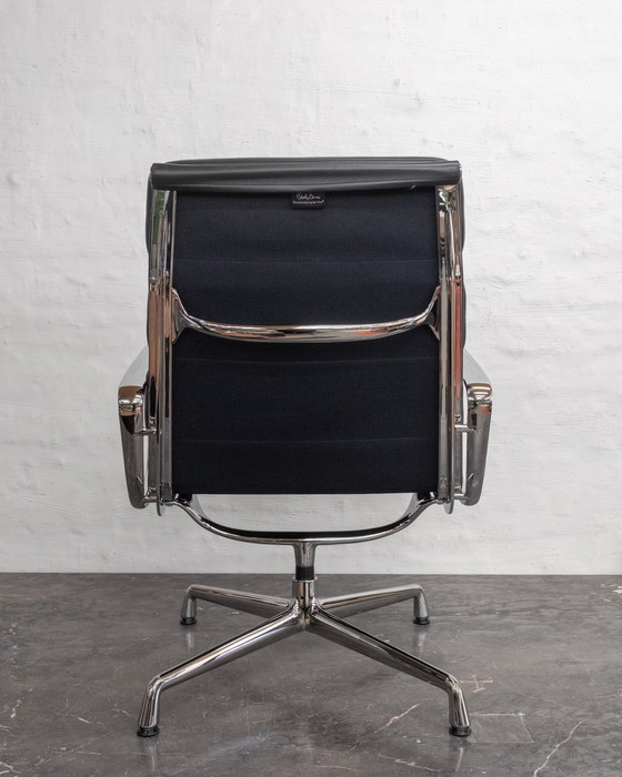 Image 1 of Vitra Ray & Charles Eames Soft Pad Aluminum Group EA216