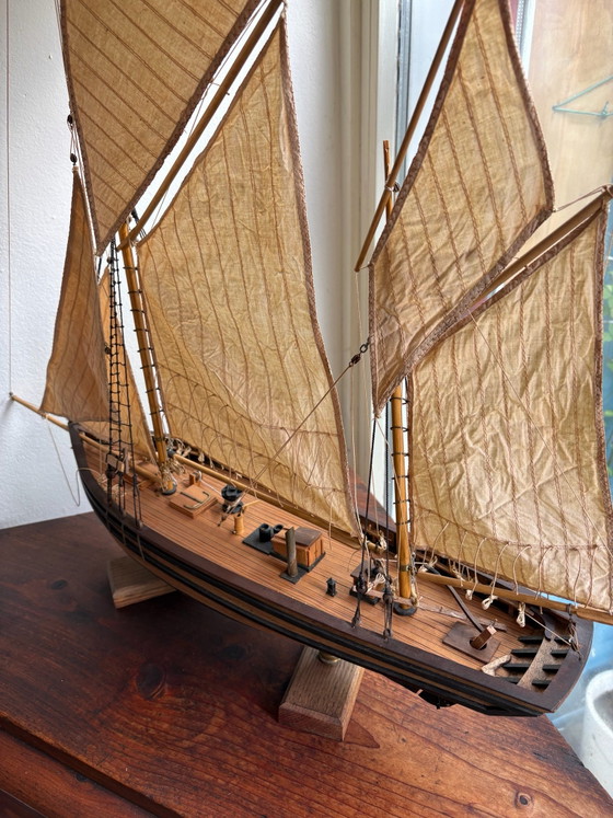 Maquette de bateau ancienne détaillée – Objets déco, Métal, Textile (photo 3 of 5)