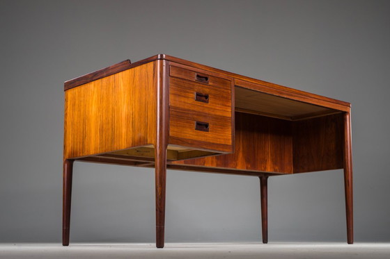 Image 1 of  Skandinavischer moderner asymmetrischer Palisander-Schreibtisch mit Barschrank, zugeschrieben H. Brockmann Petersen für Poul M.