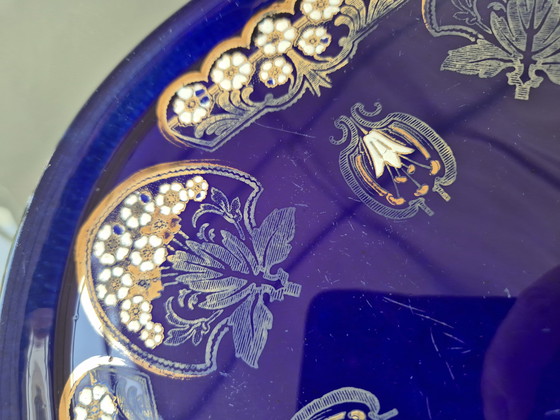 Image 1 of Plateau de service en céramique bleu cobalt - peint à la main avec de l'or et de l'émail - 32 cm