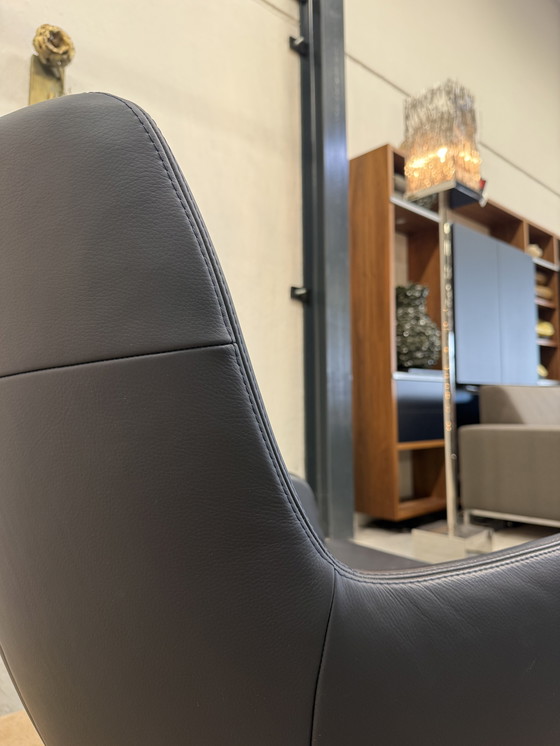 Image 1 of Fauteuil pivotant Gealux Coral en cuir bleu