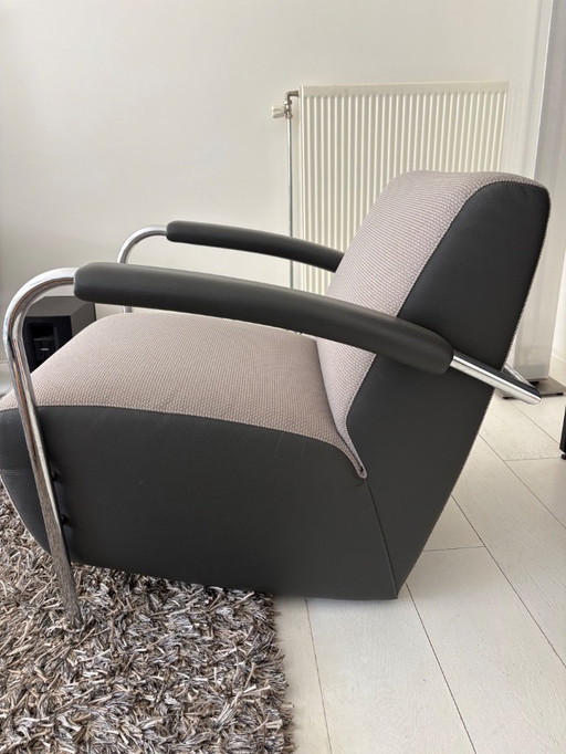 Dos hermosas y atemporales sillas Leolux Scylla.