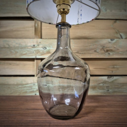 Lámpara de sobremesa, lámpara de mesilla, base de cristal ahumado y pantalla cilíndrica floral