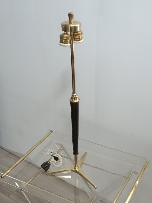 Met leer beklede messing lamp van Jacques Adnet, jaren 1950 – tafellampen, Leather, Brass