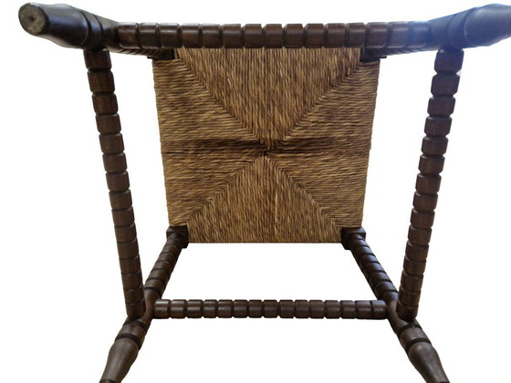 Image 1 of Chaise d'angle vintage en bois avec assise en jonc – Chaise d'appoint rustique de style ferme/cottage