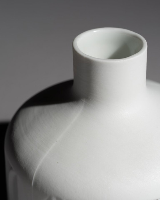 Image 1 of Vase bouteille en porcelaine biscuit rétro Scherzer Werner Uhl Design, relief op art, DUO